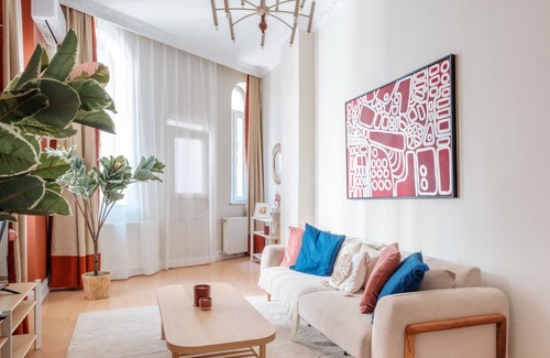 Tophane Apartment | Chic, Modern Flat w Balcony 5 min to Taksim