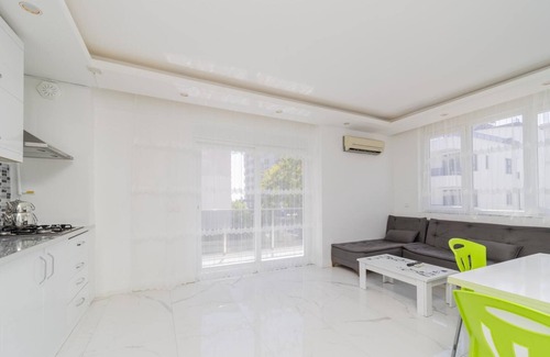 Eski Lara Apartment | Furnished Flat w Balcony 2 min to Beach in Antalya