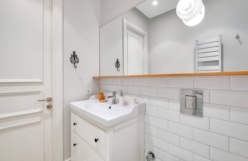 Pera Apartment | Historical Flat with Balcony near Galata Tower