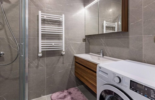Kadikoy Apartment | Modern Flat with Fantastic City View in Kadikoy