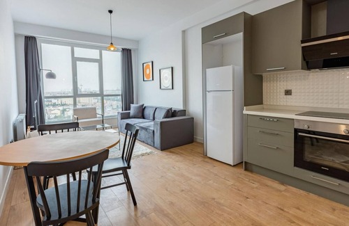 Kadikoy Apartment | Modern Flat with Fantastic City View in Kadikoy