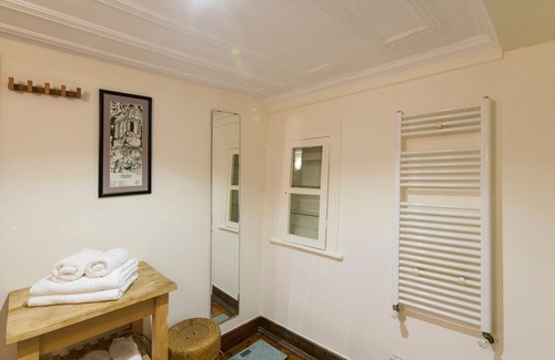 Cihangir House | Spacious 2BR-2BA Historic Triplex in Taksim