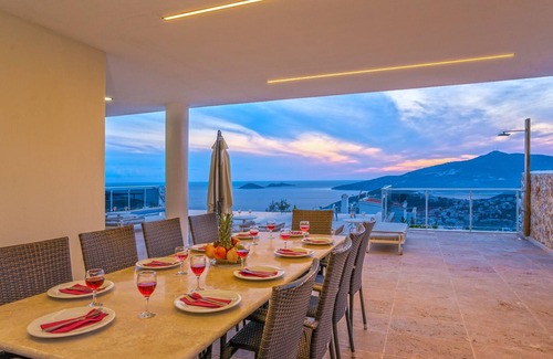 Kalkan Villa | Stylish 5 bedroom villa with infinity pool and games room, perfect for families
