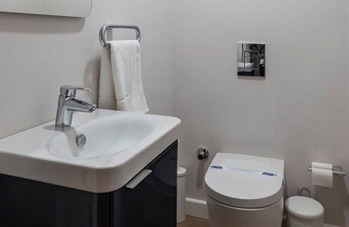 Galata Apartment | This apartment is a 1 bedroom(s), 1.5 bathrooms, located in Beyoğlu, İstanbul.