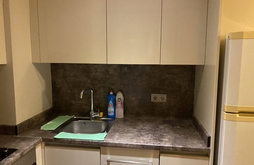 Zeytinburnu Apartment | 1+1 private apartment in a secure block, wifi, pool, self cooking, central,metro