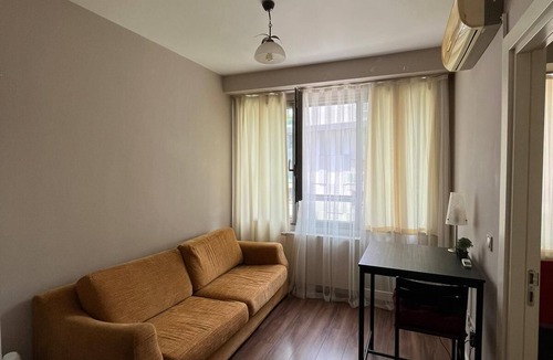 Zeytinburnu Apartment | 1+1 private apartment in a secure block, wifi, pool, self cooking, central,metro