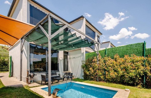 Dilovasi Villa | 1 Deluxe Villa Istmal Havuz, Ate ukuru