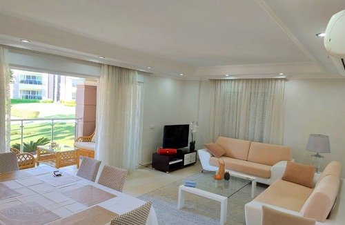 Side Apartment | 120 m² Apartment ∙ 3 bedrooms ∙ 5 guests