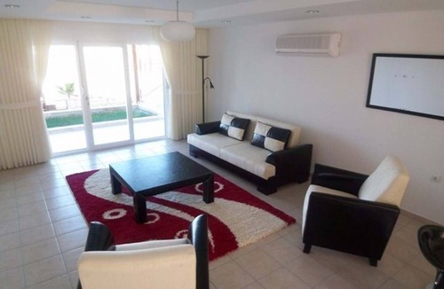 Side House | 150 m² House ∙ 2 bedrooms ∙ 4 guests