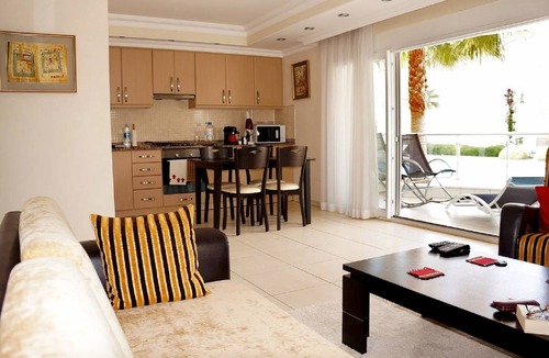 Side Apartment | 170 m² Apartment ∙ 3 bedrooms ∙ 5 guests
