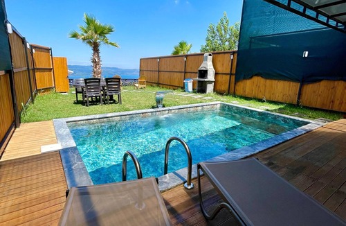 Sapanca House | 2+1 Heated Private Pool - Lake View - 5 Person Bungalow in Dibektaş