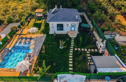 Kandira Villa | 2+1 Meda Suite Sıcak Havuzlu Muhafazakar Taş Ev