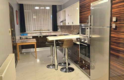 Bomonti House | 2-bedroom condo in enchanting Istanbul with WiFi, AC