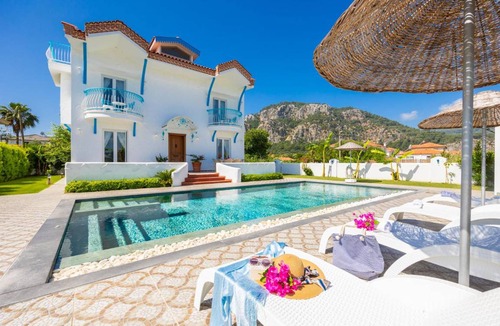 Dalyan Villa | 235 m² Villa ∙ 4 bedrooms ∙ 8 guests