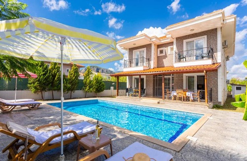 Dalyan Villa | 295 m² Villa ∙ 6 bedrooms ∙ 12 guests