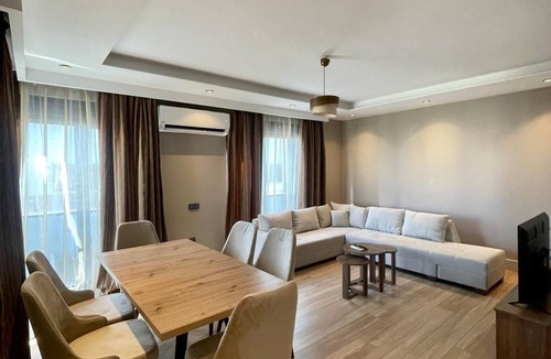 Konyaalti Apartment | 3-bedroom Apartment in enchanting Antalya with AC, WiFi