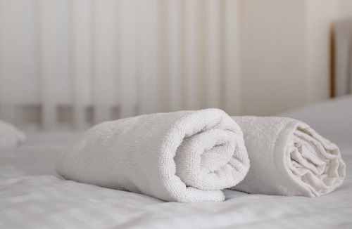 Kagithane Apartment | 3-bedroom apartment in enchanting Istanbul with WiFi, with Full Air Conditioning