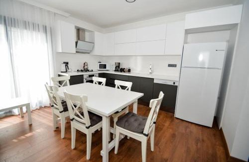 Turgutreis Apartment | 300m to Beach 2 Bedroom Upstairs Flat with Pool A2 - Yeni Dünya Bodrum