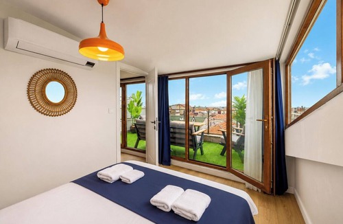 Cihangir Apartment | 5min to Taksim, Bosphorus View & Terrace