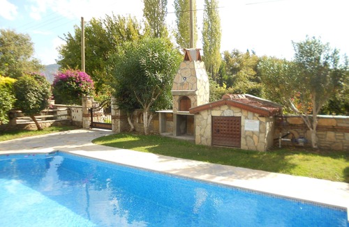 Dalyan City Center Apartment | A Ground Floor Apartment With Shared Pool In Well Tended Grounds