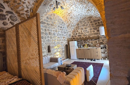 Artuklu House | Adorable 1-bedroom stone house in charming Mardin perfect for relaxing stays.