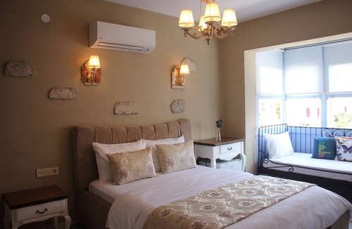 Hacımemis Hotel | Alaçatı Viola Hotel