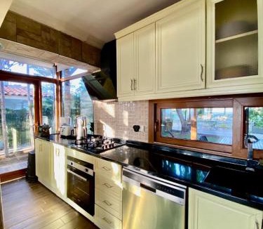 Altınova Villa | Ayvalik Seafront Villa