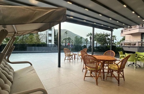 Icmeler City Center Apartment | Beach Suite XL İcmeler