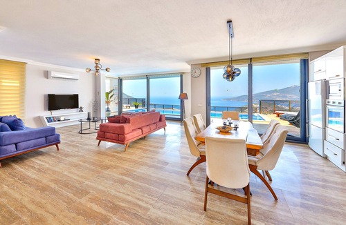 Kalkan Villa | Beautiful 3 bedroom villa with a spectacular view of Kalkan Bay