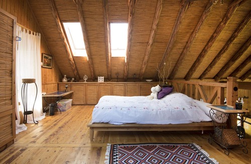Yakakoy Cottage | Beautiful cedar chalet for romantic getaways