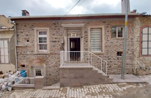 Konak Apartment | Beautiful stone guesthouse in cool Konak district