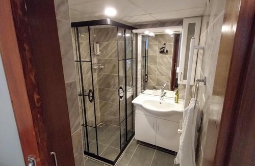 Konak Apartment | Beautiful stone guesthouse in cool Konak district