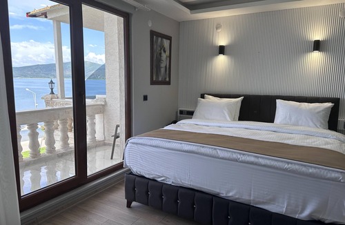 Tatvan Hotel | Beyaz Köşk Hotel & Cafe