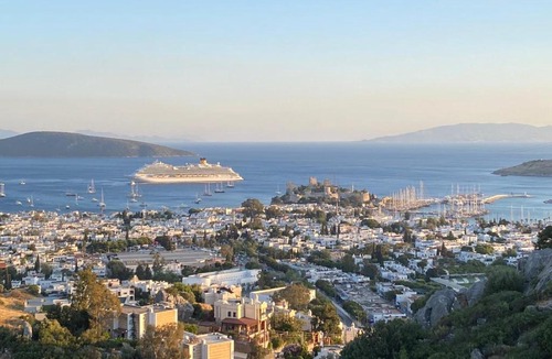 Bodrum City Center Apartment | BODRUM BURCU RESIDENCE, Magnificent Sea View, Cozy, Free Otopark, Free Wifi