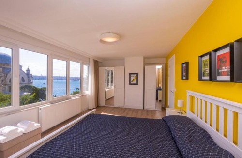 Kabatas Apartment | Bosphorus and Palace View Top Floor Apartment