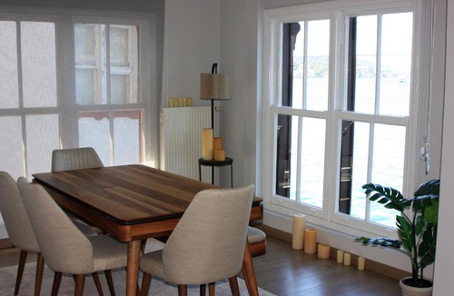 Cengelkoy Mahallesi Villa | BOSPHORUS MANSION WILL AMAZE YOU w/ PRIVATE DUCK
