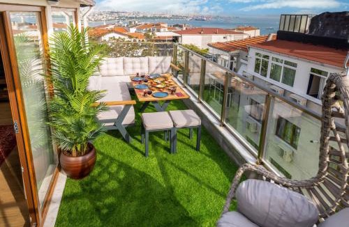 Cihangir Apartment | Bosphorus View Apt with 2 Terraces At Monnas Suite