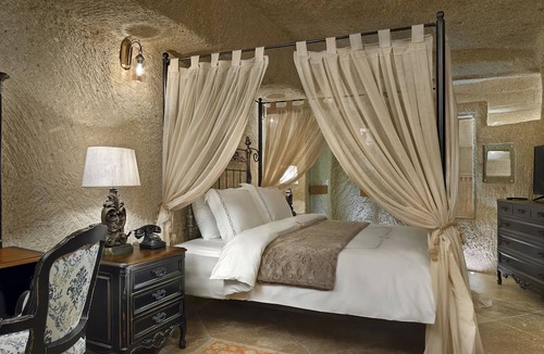 Nevsehir Hotel | Boutique Cave Experience with Romantic Spa Nights & Pool Access!