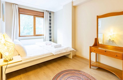 Moda Apartment | Bright Apartment near Trendy Attractions in Moda