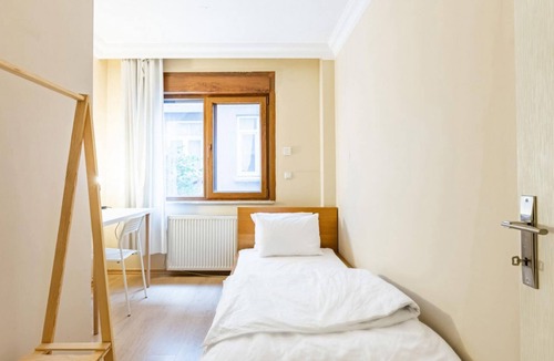 Moda Apartment | Bright Apartment near Trendy Attractions in Moda