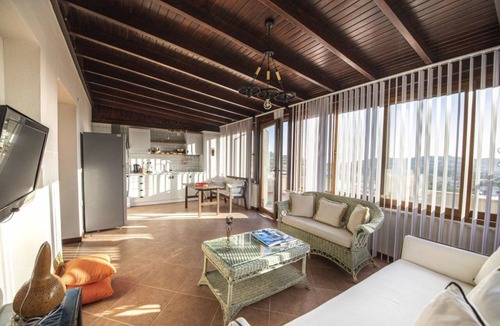 Gumusluk Apartment | Bright Bodrum Retreat | Beach Nearby