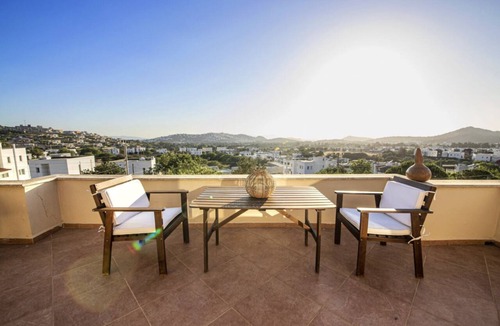 Gumusluk Apartment | Bright Bodrum Retreat | Beach Nearby