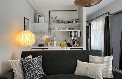 Beyoglu Apartment | C-Charming 1-bedroom apartment with WiFi and AC in vibrant Istanbul