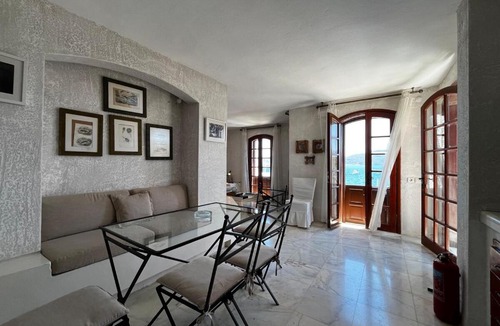 Marmaris City Center Apartment | Castle81homes White , Sea view house