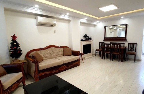 Cihangir Apartment | Central Taksim Cihangir 3BR Deluxe: Ideal for Groups and Families, Sleeps 6