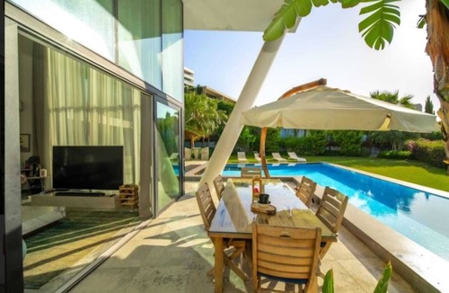Bogazici House | Charming 4-bedroom building with AC, WiFi in tranquil Boğaziçi