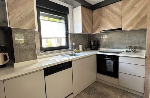 Kemer Mahallesi Apartment | Charming Beachside Apartment with Private Garden