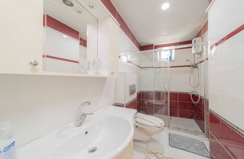 Konyaalti Apartment | Charming Flat w Balcony 5 min to Beach in Antalya