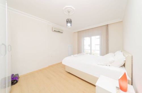 Konyaalti Apartment | Charming Flat w Balcony 5 min to Beach in Antalya