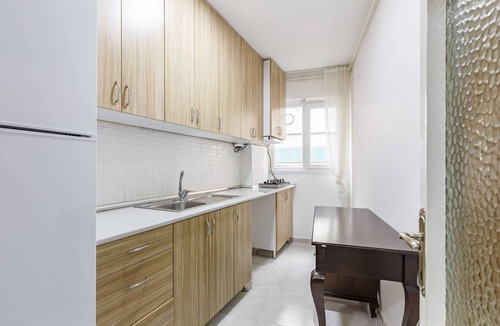 Rasimpasa Apartment | Charming Kadıköy Apartment with City Views
